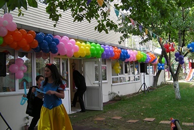 Uçan balon balon dekorasyon 23 nisan okul süsleme